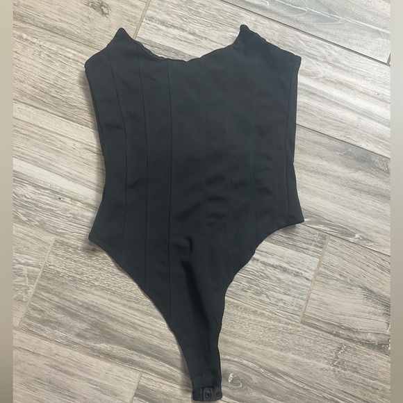 Misguided Sleeveless Corset Style Bodysuit - Picture 2 of 5